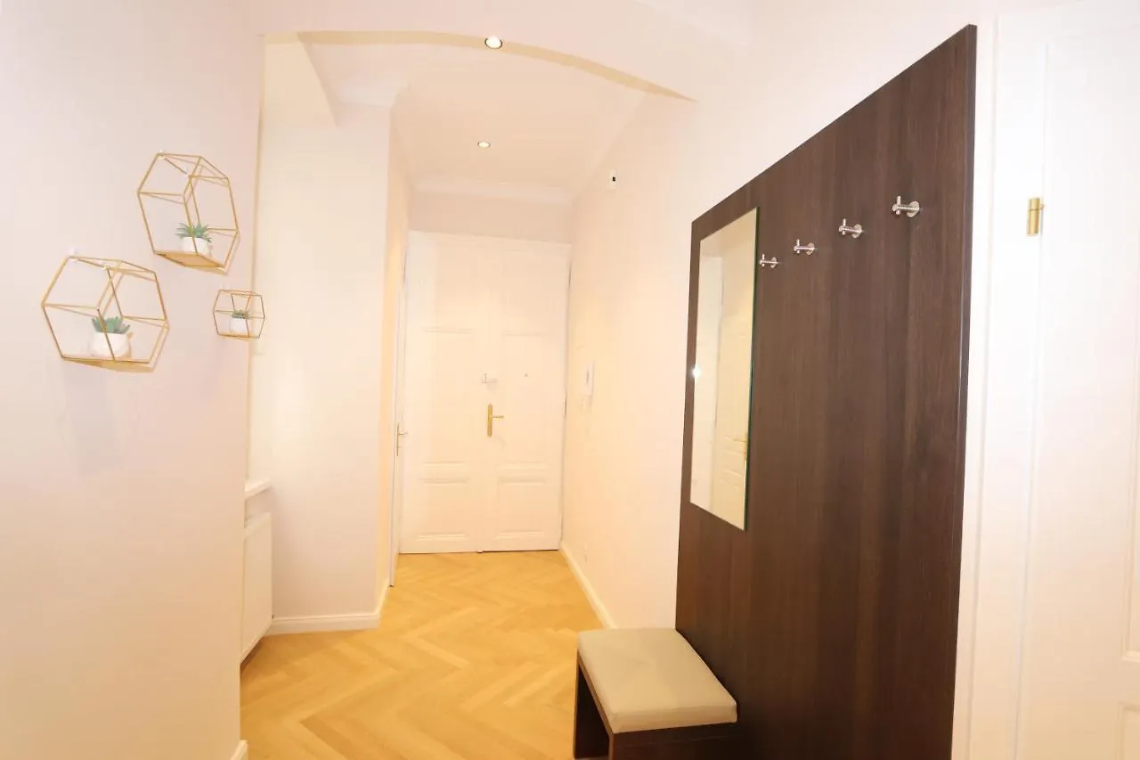 Stylish City Center Apartment Vienna